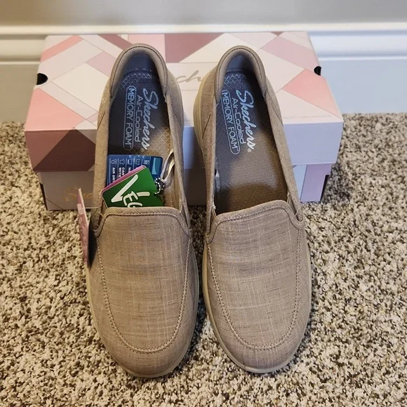 Skechers Women's Tan Slip-On Shoes NWT / NIB - Picture 8 of 8